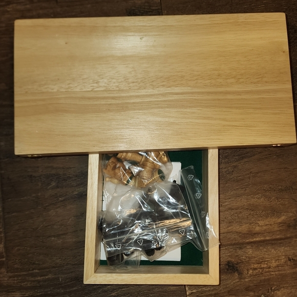 Vintage LearningSmith chess game w/ case - Picture 3 of 5